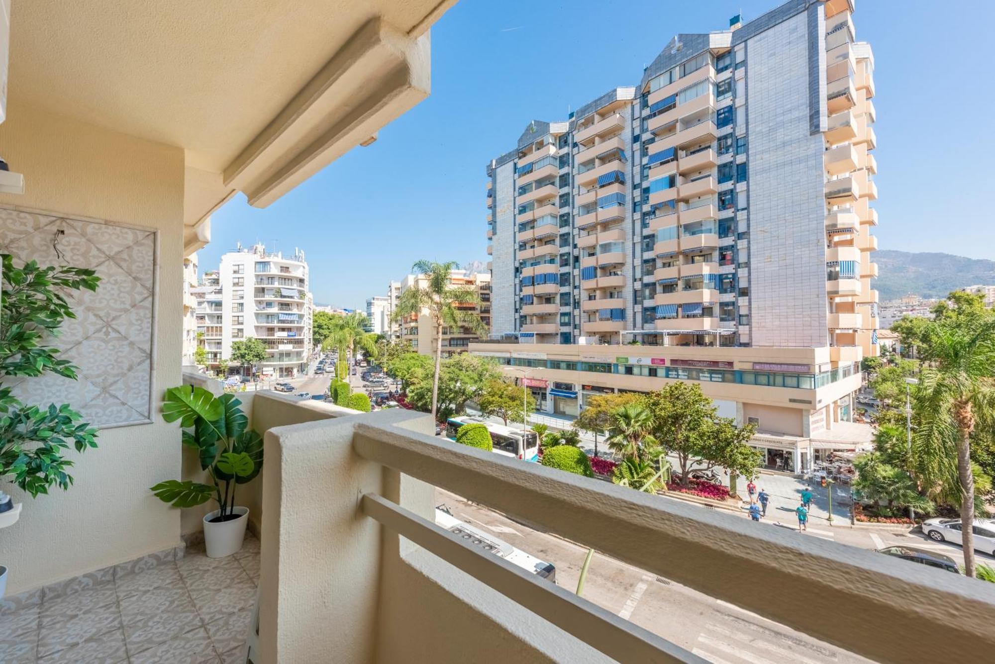 Apartment Front Line In *